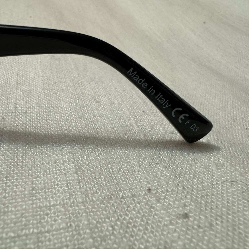VonZipper | Women’s Buelah Round Sunglasses | Black on Black - Picture 6 of 8
